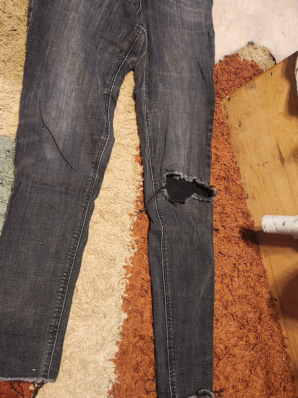 Old Light Black Skinny Jeans with Distressed Knee